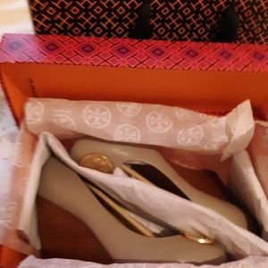 Authentic New Tory Burch closed TOE wedge us 9